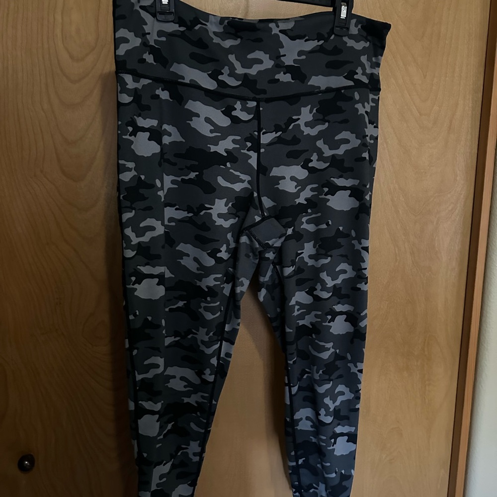 Women’s Camouflage Reversible Leggings